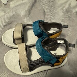 NEW! Oshkosh Velcro Sandal. Never worn. Casual to school everything in between!‎
